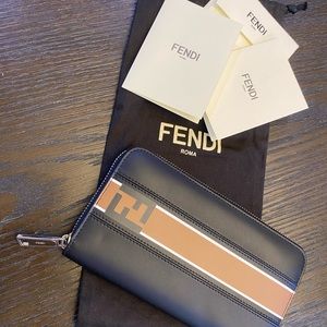 FENDI wallet,neutral beauty